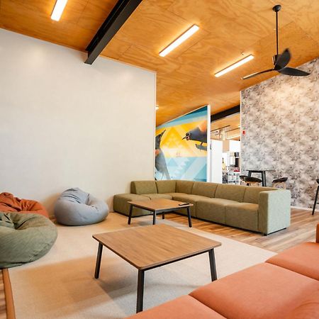 Haka House Rotorua Hostel Bagian luar foto The lounge at the 10th floor