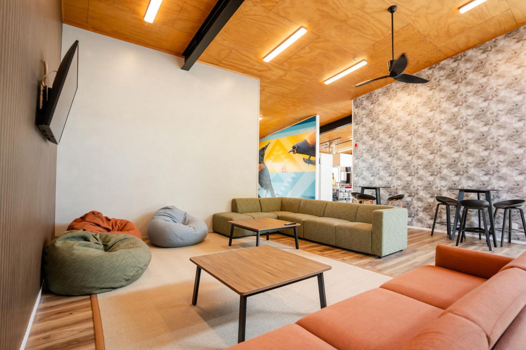 Haka House Rotorua Hostel Bagian luar foto The lounge at the 10th floor