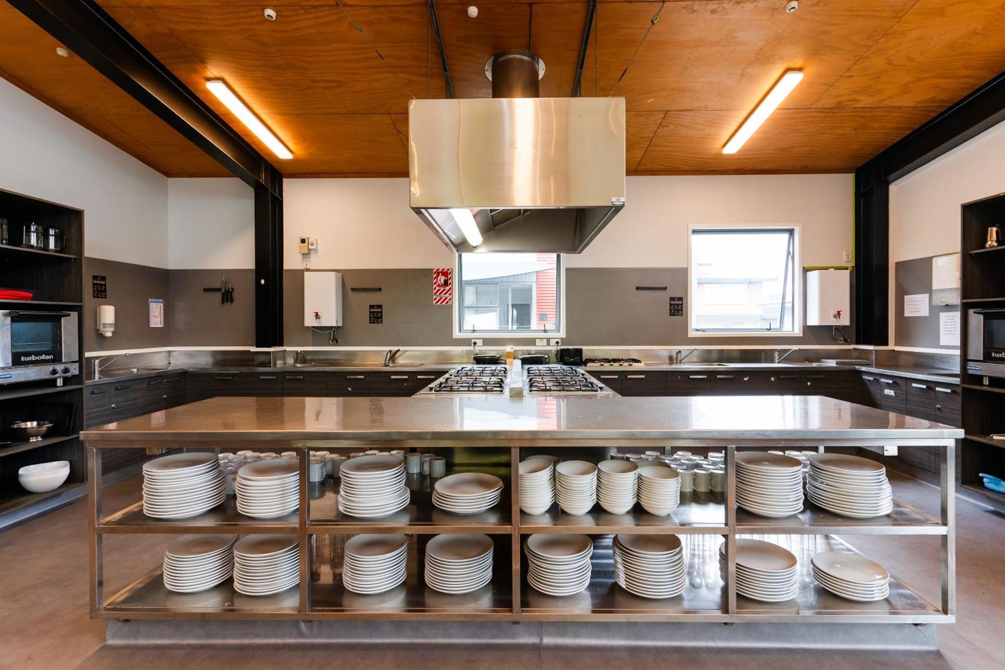 Haka House Rotorua Hostel Bagian luar foto The kitchen at the new school