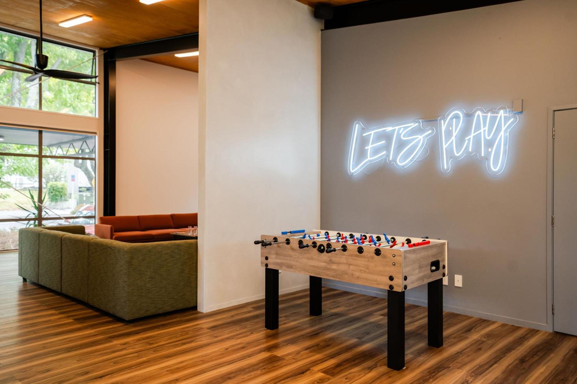 Haka House Rotorua Hostel Bagian luar foto The interior of the company's headquarters in San Francisco