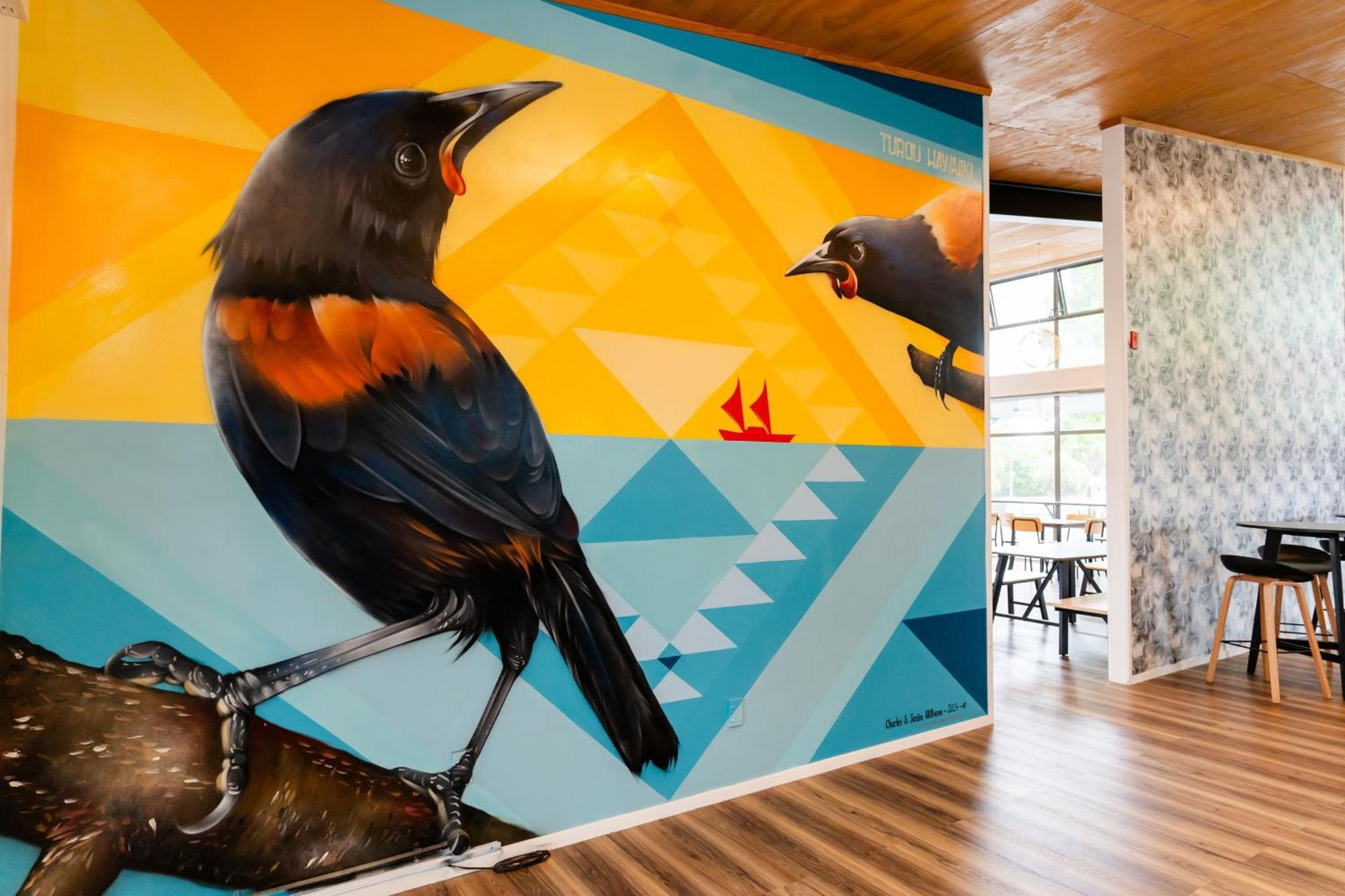 Haka House Rotorua Hostel Bagian luar foto Mural by artist, Mark Ashkenazi