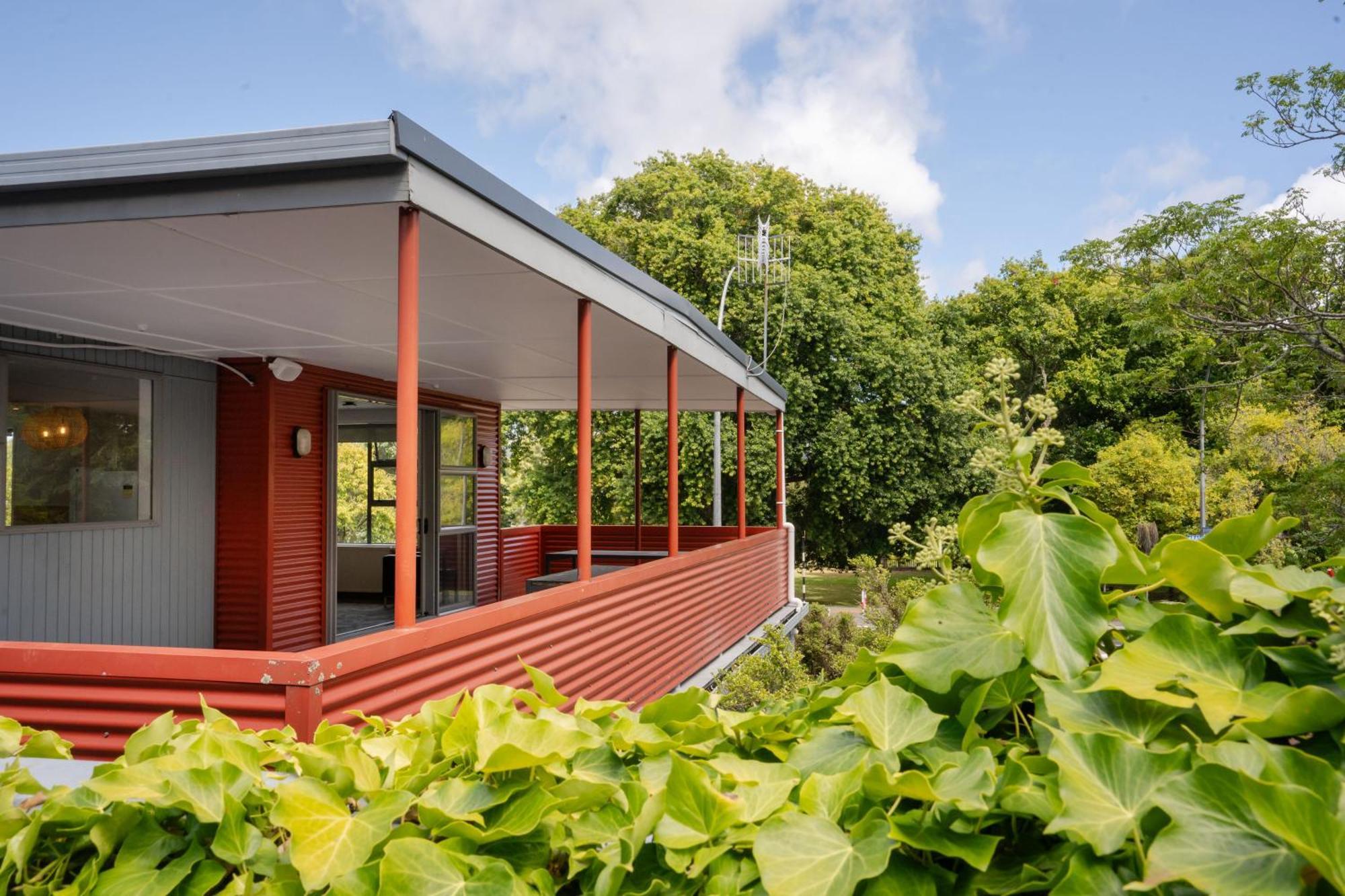 Haka House Rotorua Hostel Bagian luar foto The exterior of the house