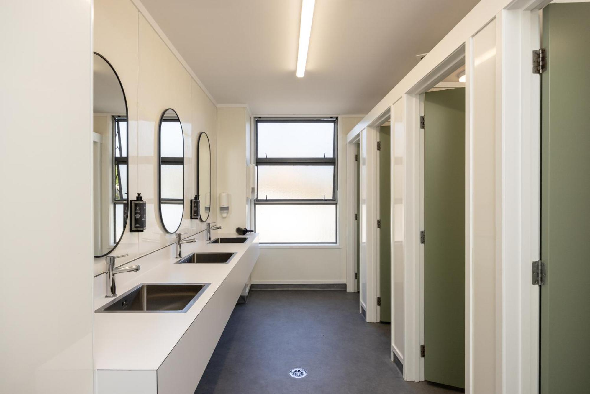 Haka House Rotorua Hostel Bagian luar foto The bathrooms at the new student village