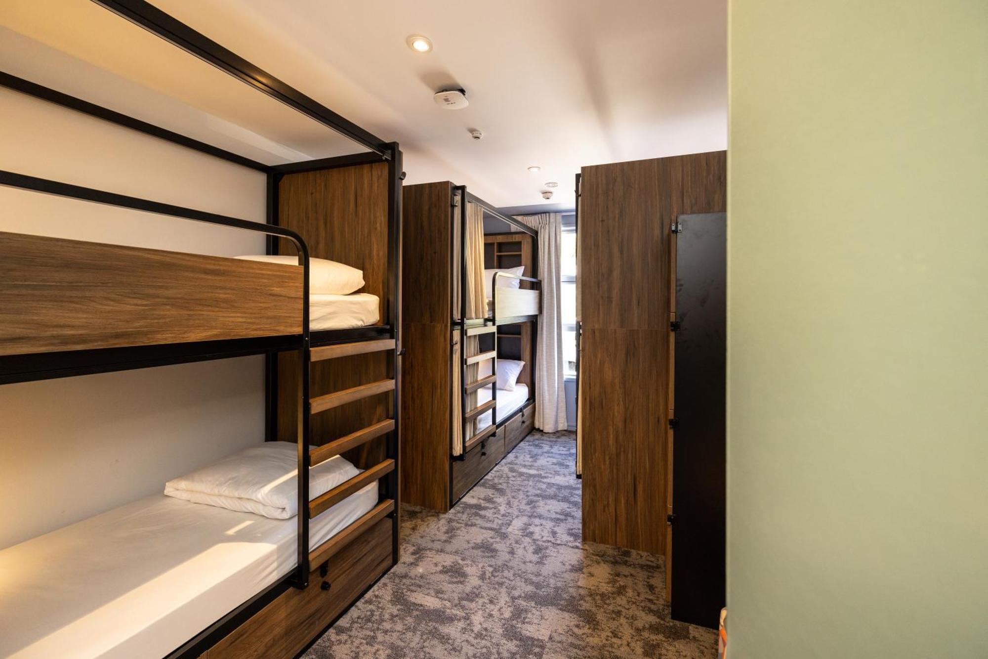 Haka House Rotorua Hostel Bagian luar foto A typical room at a capsule hotel