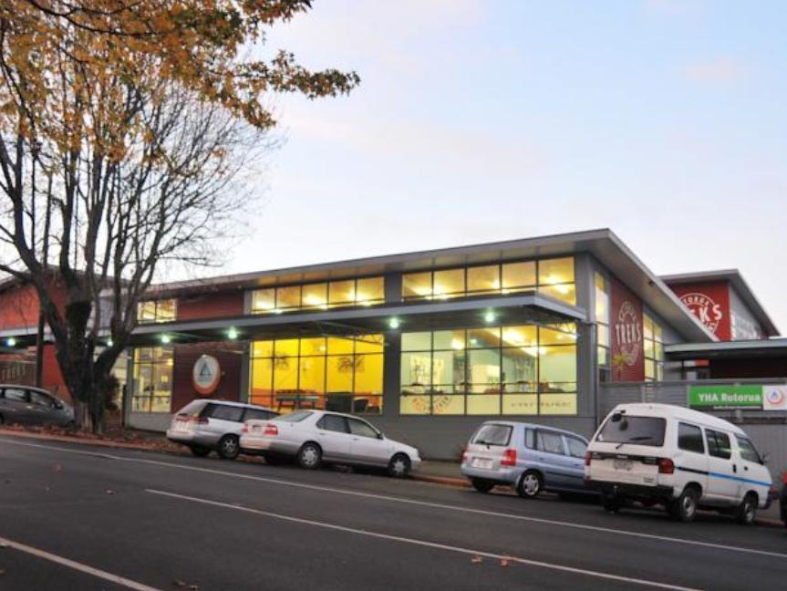 Haka House Rotorua Hostel Bagian luar foto The Village Cinemas at the Village Cinemas in the suburb of Randwick, Sydney, Australia.